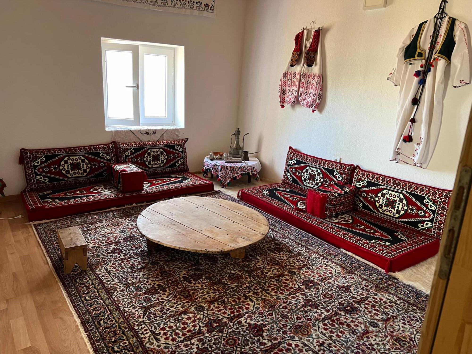 Bed and Breakfast Kod Kapetana Tea à Gornji Lukomir Extérieur photo
