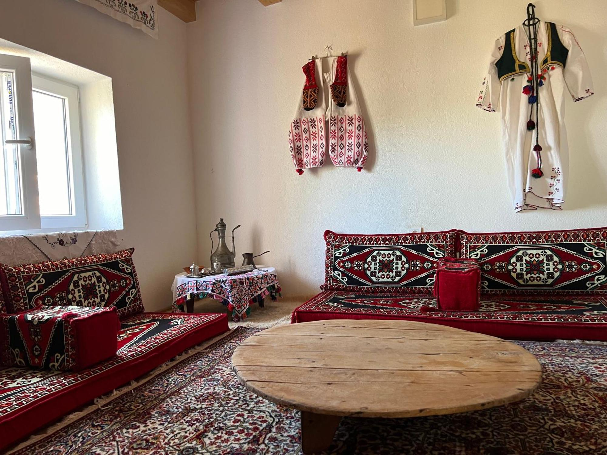 Bed and Breakfast Kod Kapetana Tea à Gornji Lukomir Extérieur photo