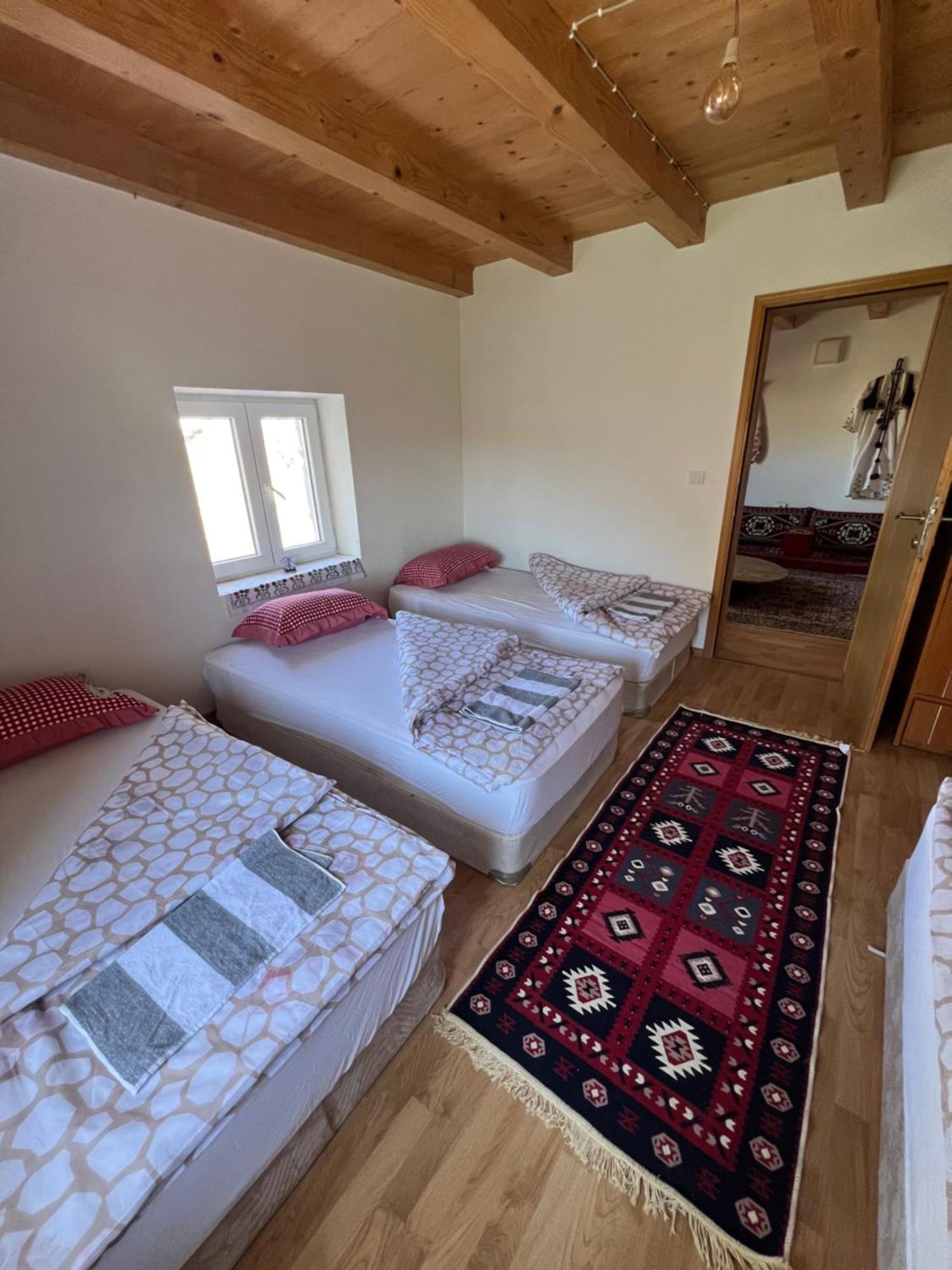Bed and Breakfast Kod Kapetana Tea à Gornji Lukomir Extérieur photo