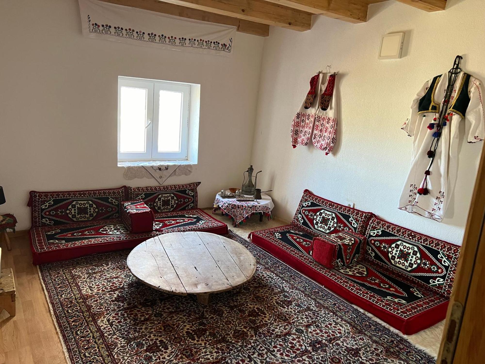 Bed and Breakfast Kod Kapetana Tea à Gornji Lukomir Extérieur photo